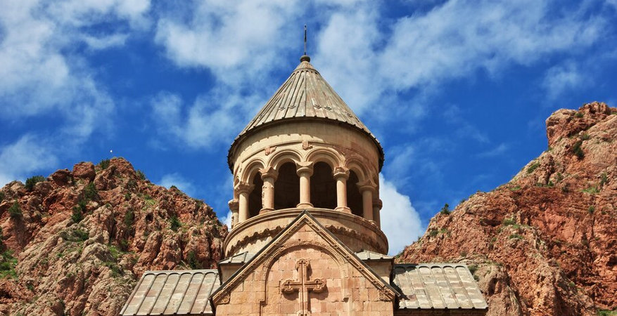 the-monastery-of-noravank-in-the-mountains-of-the-caucasus-armenia_134785-1532
