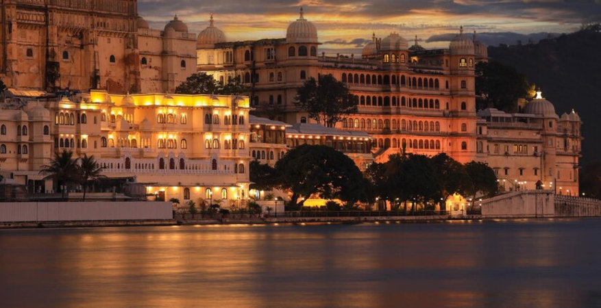 udaipur-city-palace-in-rajasthan-is-one-of-the-major-tourist-attractions-in-india_109442-738
