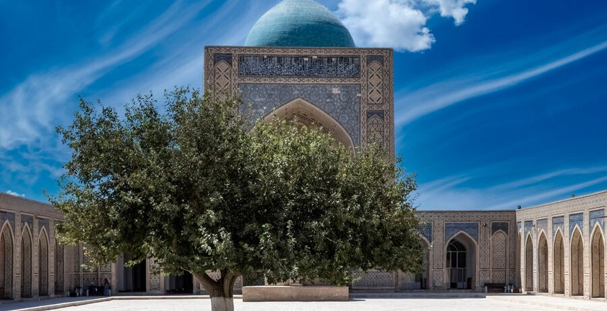 kalyan-mosque-at-poi-kalyan-religious-complex-in-bukhara-uzbekistan-with-beautiful-blue-clouds-skya-a-a-a-a-a-a-a-kalyan-mosque-unesco-world-heritage_396174-417